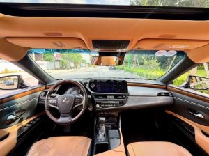 Xe Lexus ES 250 2022