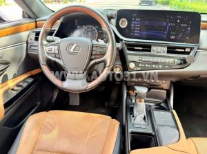 Xe Lexus ES 250 2022