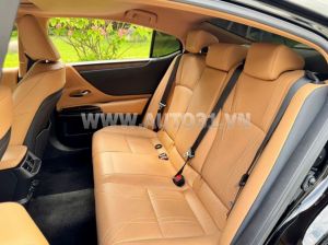 Xe Lexus ES 250 2022