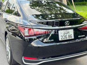 Xe Lexus ES 250 2022