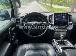 Xe Toyota Land Cruiser 4.6 V8 2019
