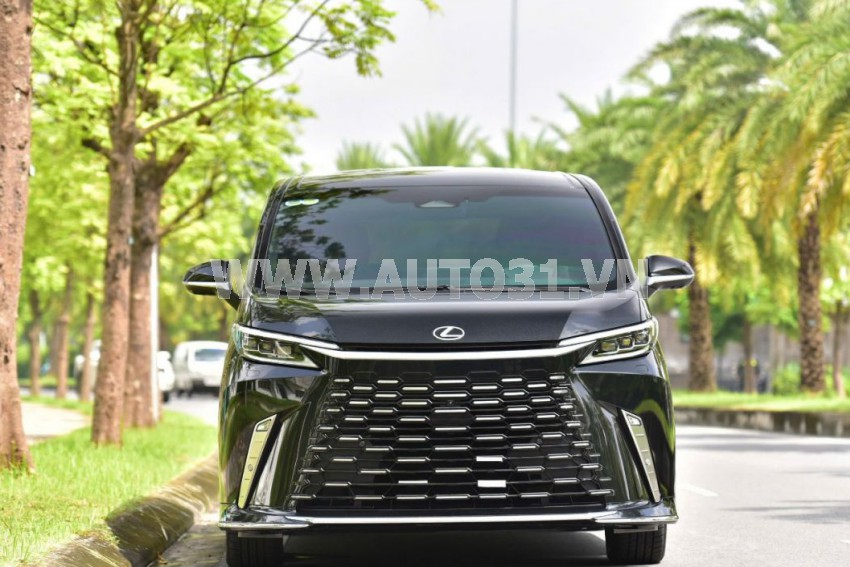 Lexus LM 500h