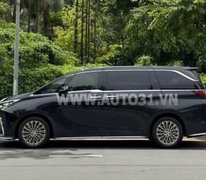 Xe Lexus LM 500h 2025