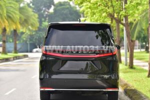 Xe Lexus LM 500h 2025