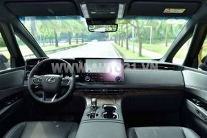 Xe Lexus LM 500h 2025